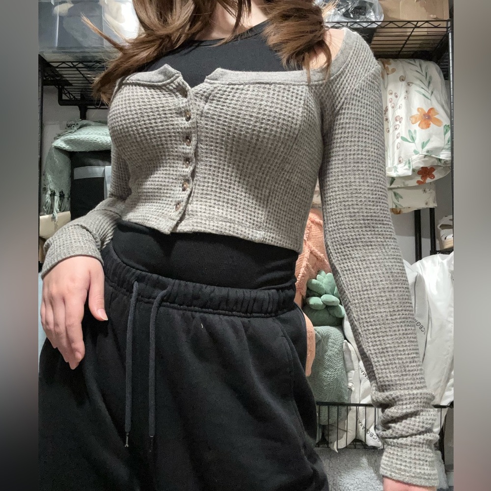 Cropped Grey Urban Outfitter Fitted Button Top